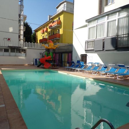 Hotel 2000 Rimini Luaran gambar