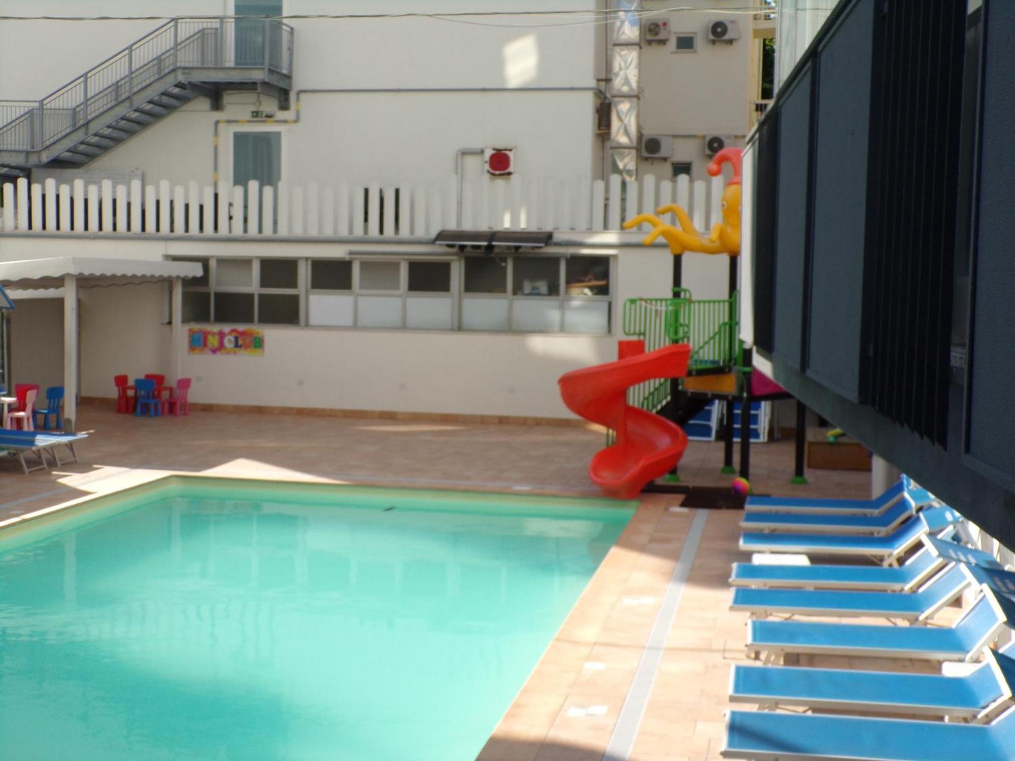 Hotel 2000 Rimini Luaran gambar